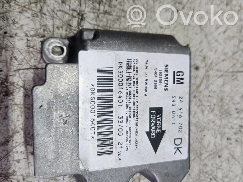 Opel Vectra B Airbag control unit/module 