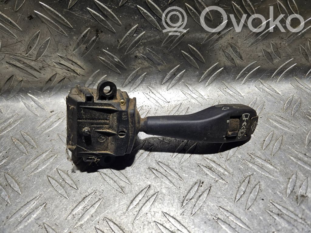 BMW 5 E39 Valytuvų rankenėlė 