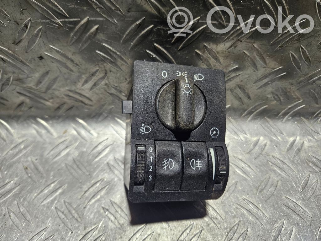 Opel Zafira A Interruptor de luz 