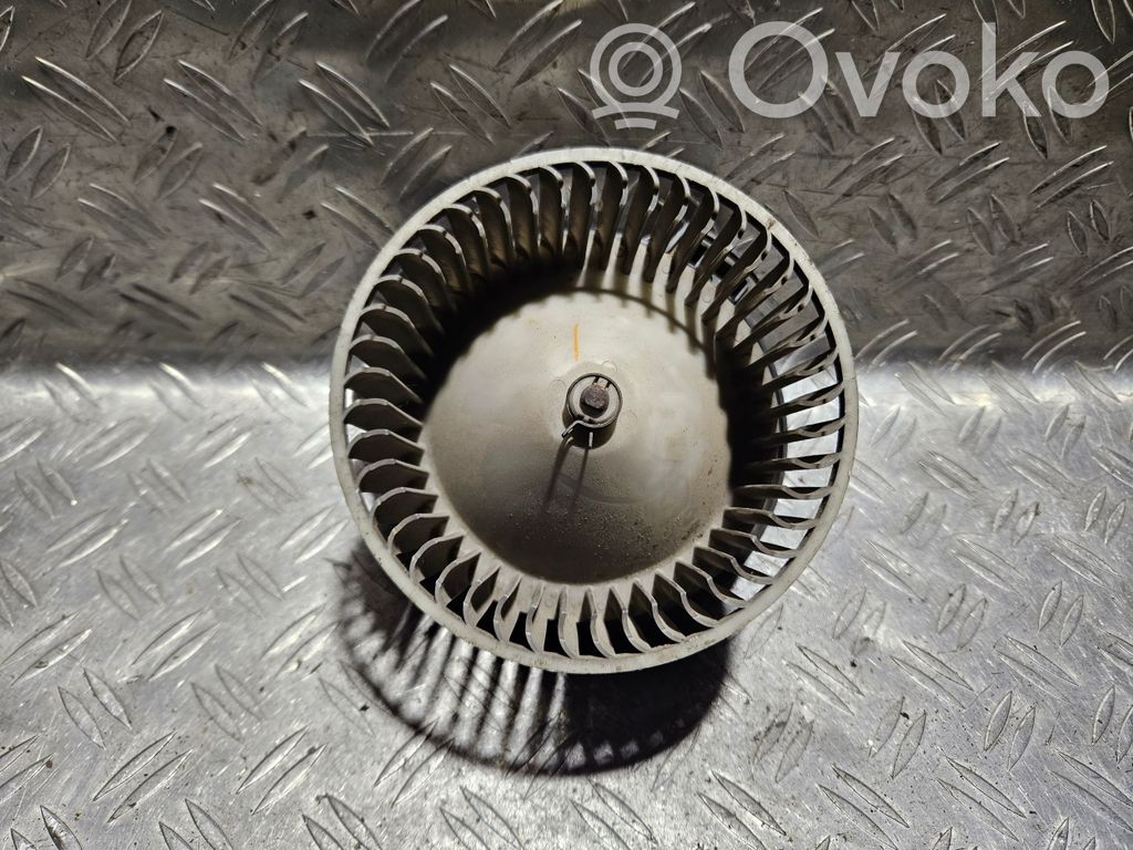 Toyota Corolla E90 Pečiuko ventiliatorius/ putikas 