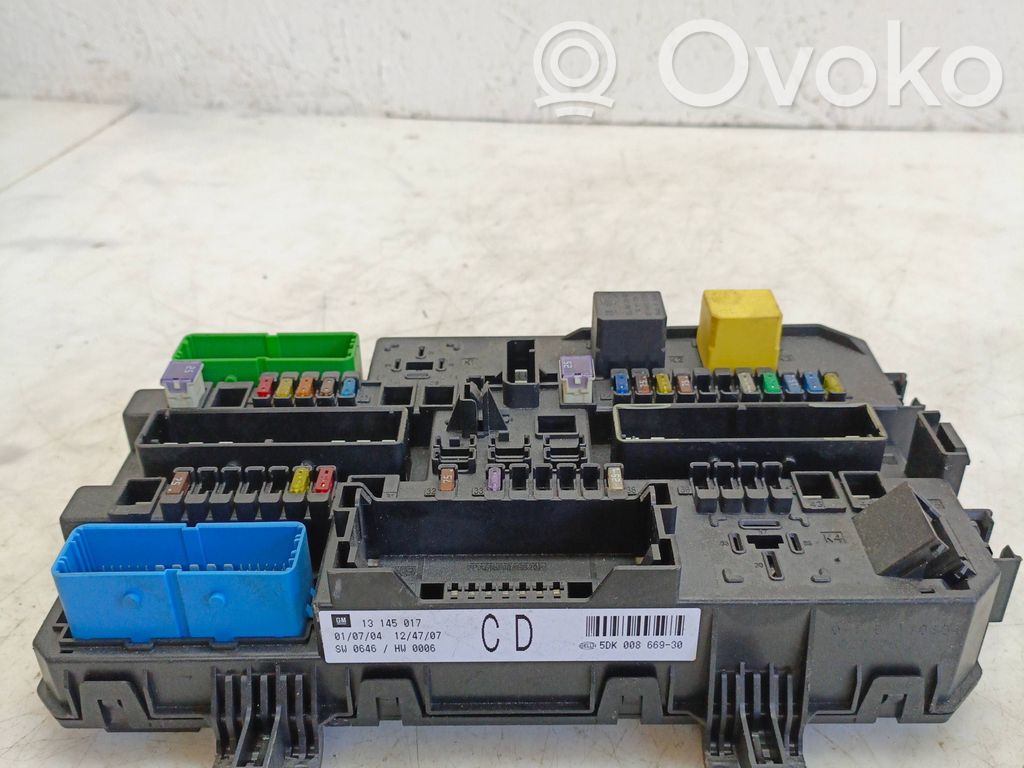 Opel Astra H Fuse module 