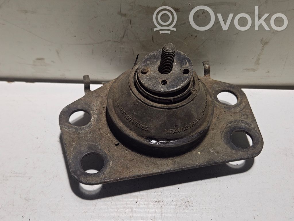 Renault Clio I Engine mount bracket 