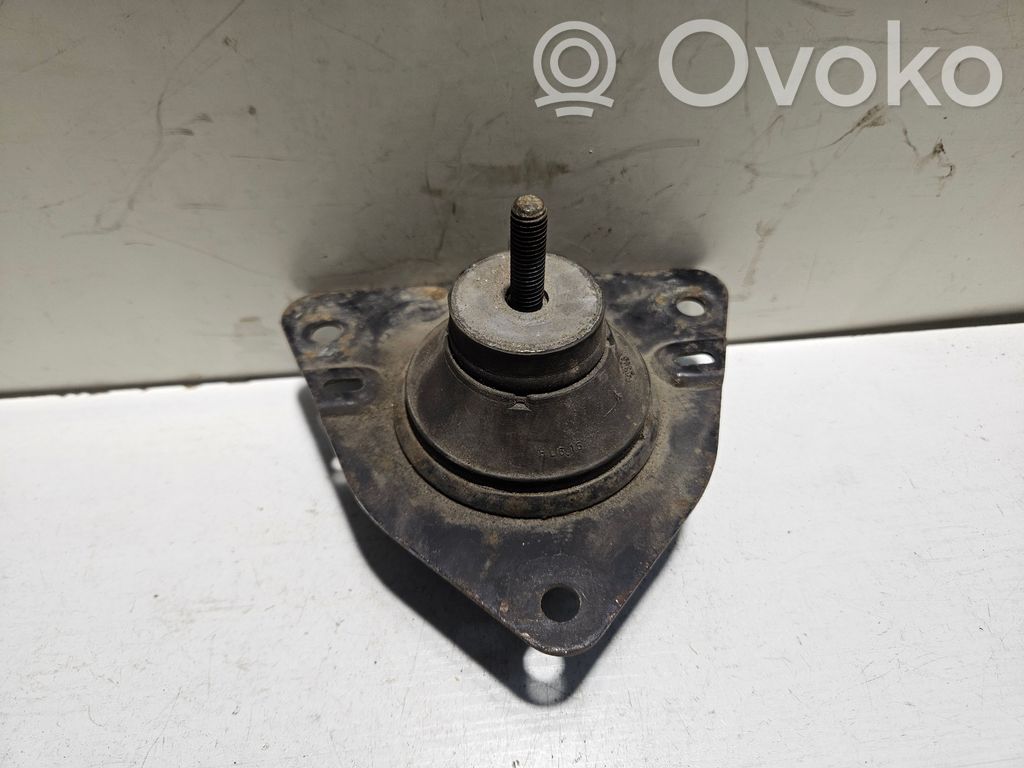 Renault Laguna I Engine mount bracket 
