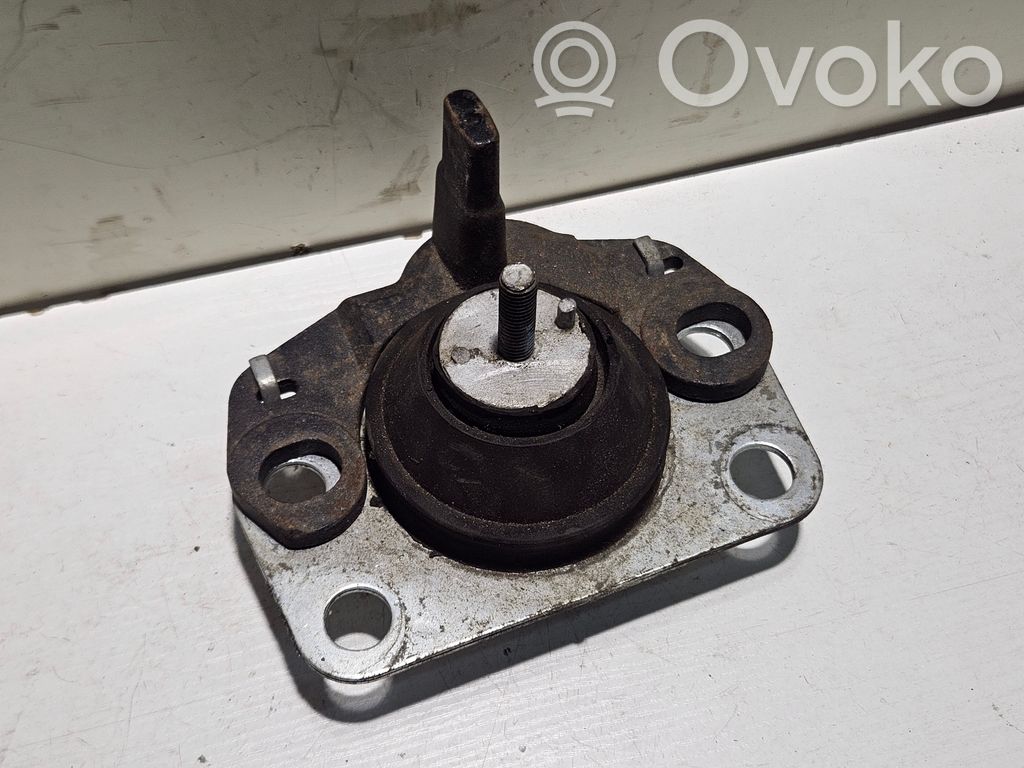 Renault Clio I Engine mount bracket 