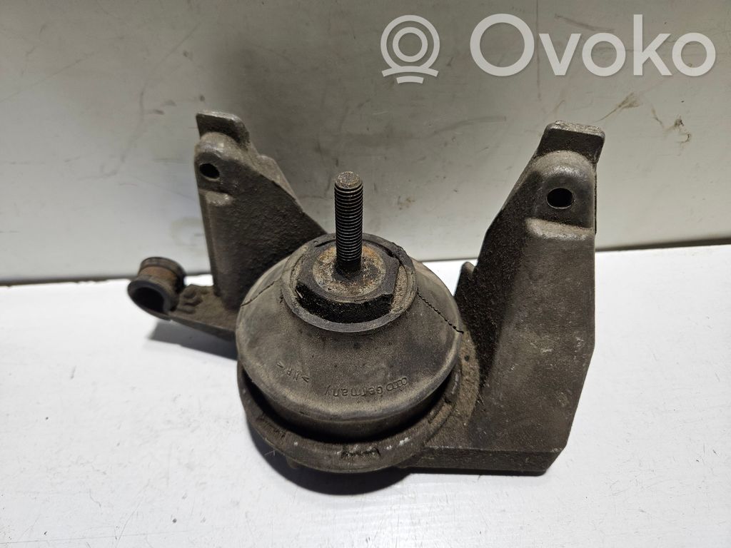 Engine mount bracket   4A0199352,233000009XX803