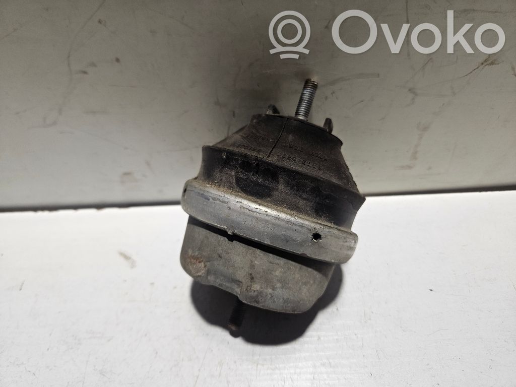 Audi A4 S4 B5 8D Engine mount bracket 