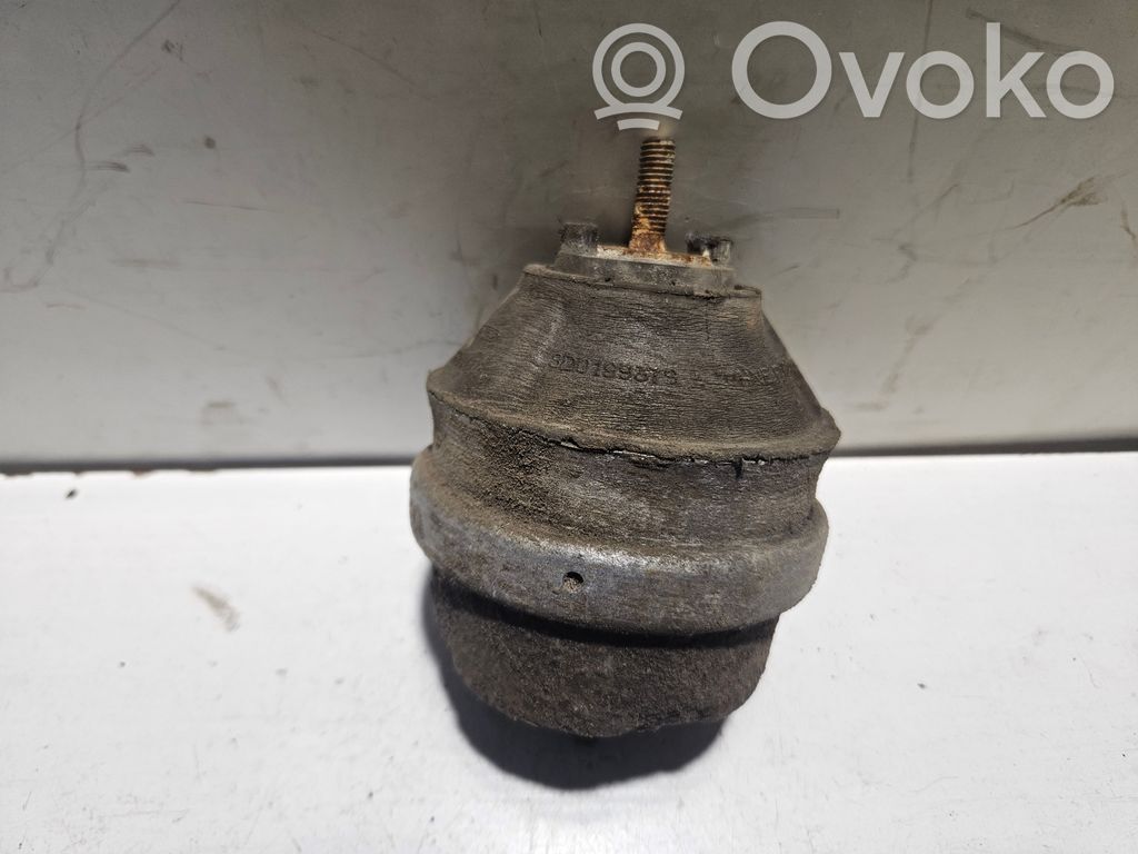 Audi A4 S4 B5 8D Engine mount bracket 