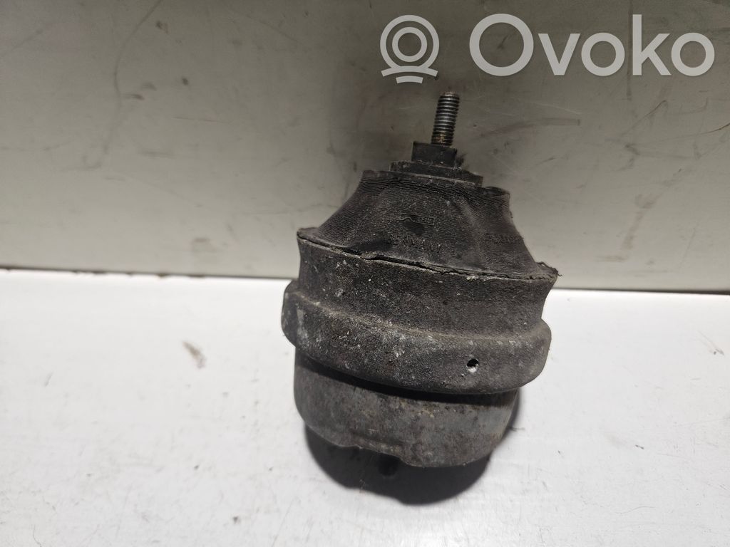 Audi A4 S4 B5 8D Engine mount bracket 