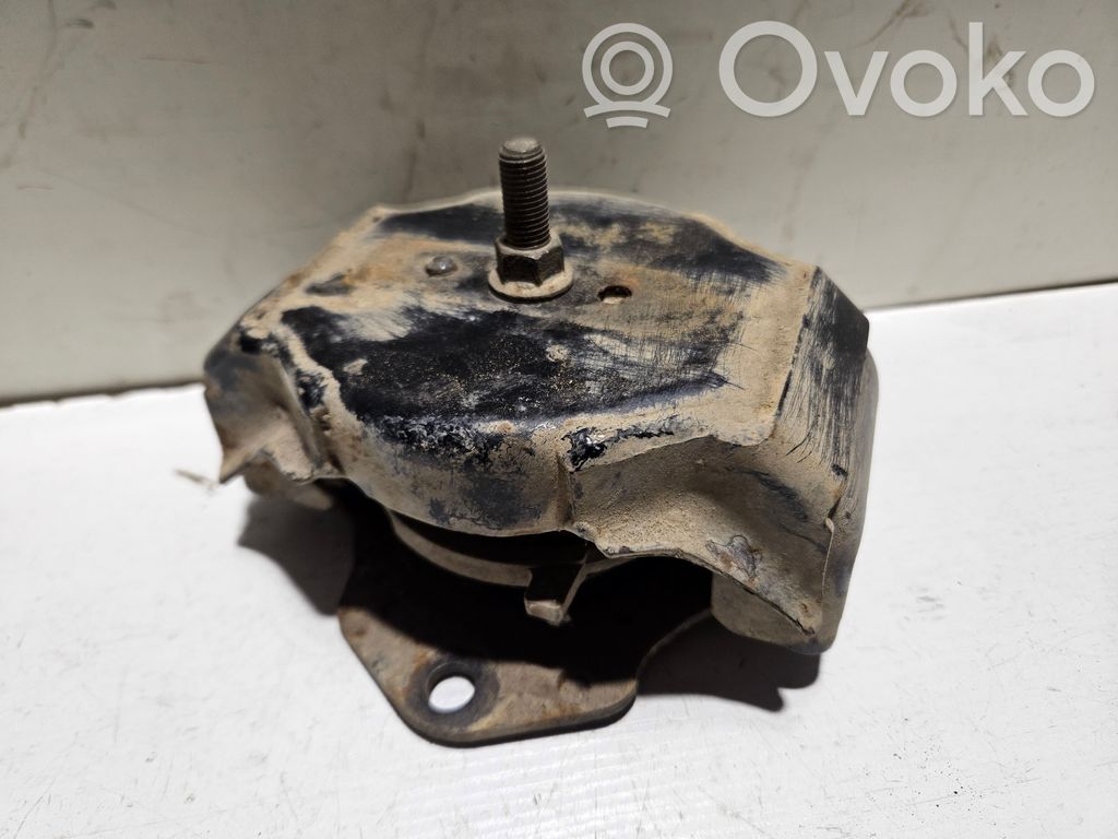 Mitsubishi Pajero Engine mount bracket 