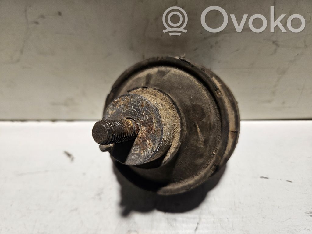 Volvo 440 Engine mount bracket 