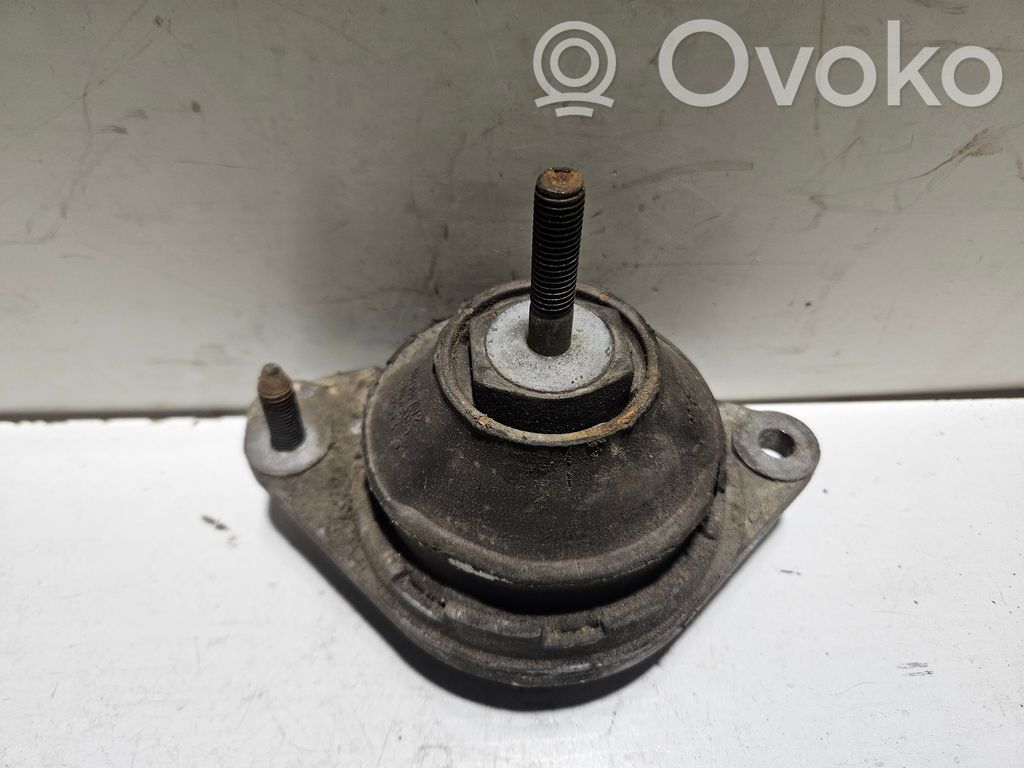 Audi 80 90 S2 B4 Engine mount bracket 