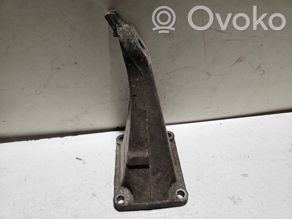 BMW 5 E34 Engine mounting bracket 