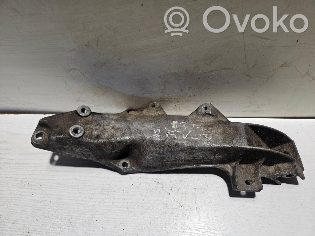BMW 3 E36 Engine mounting bracket 