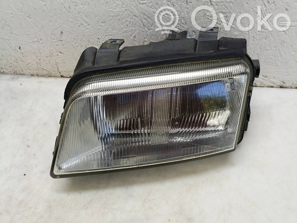 Audi A4 S4 B5 8D Lampa przednia 