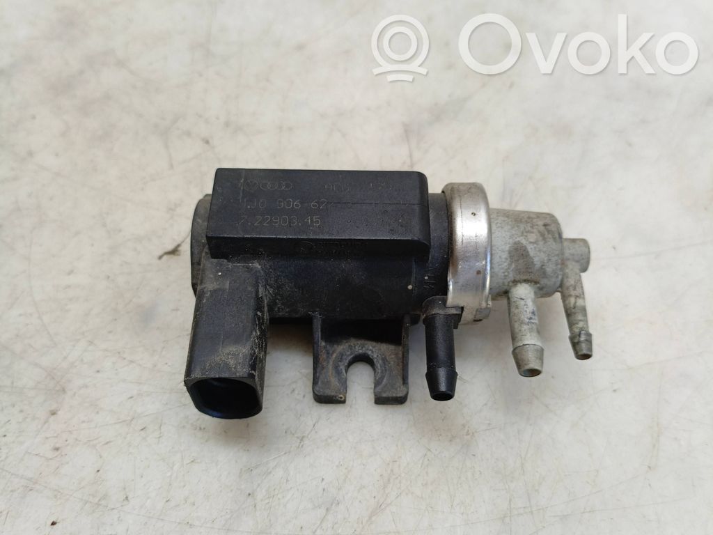 Audi A4 S4 B5 8D Zawór podciśnienia / Elektrozawór turbiny 
