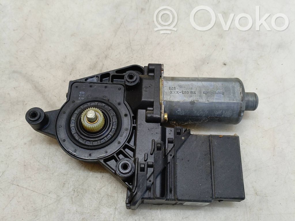 Volkswagen PASSAT B5 Silniczek podnoszenia szyby drzwi tylnych 