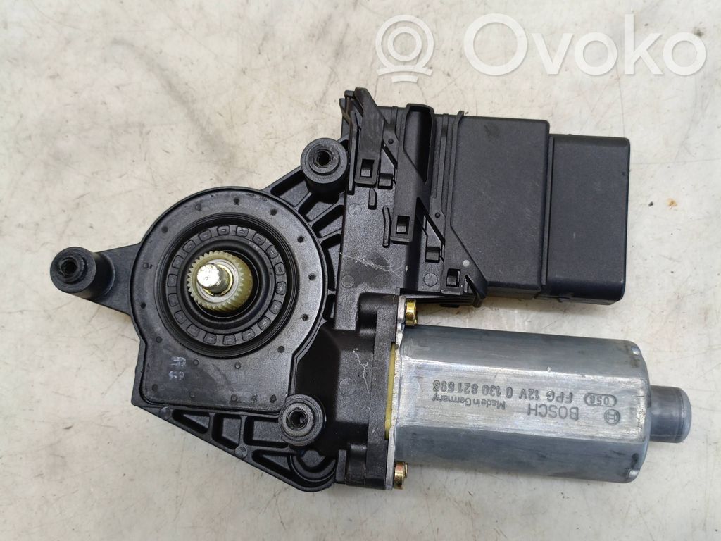 Volkswagen PASSAT B5 Silniczek podnoszenia szyby drzwi tylnych 