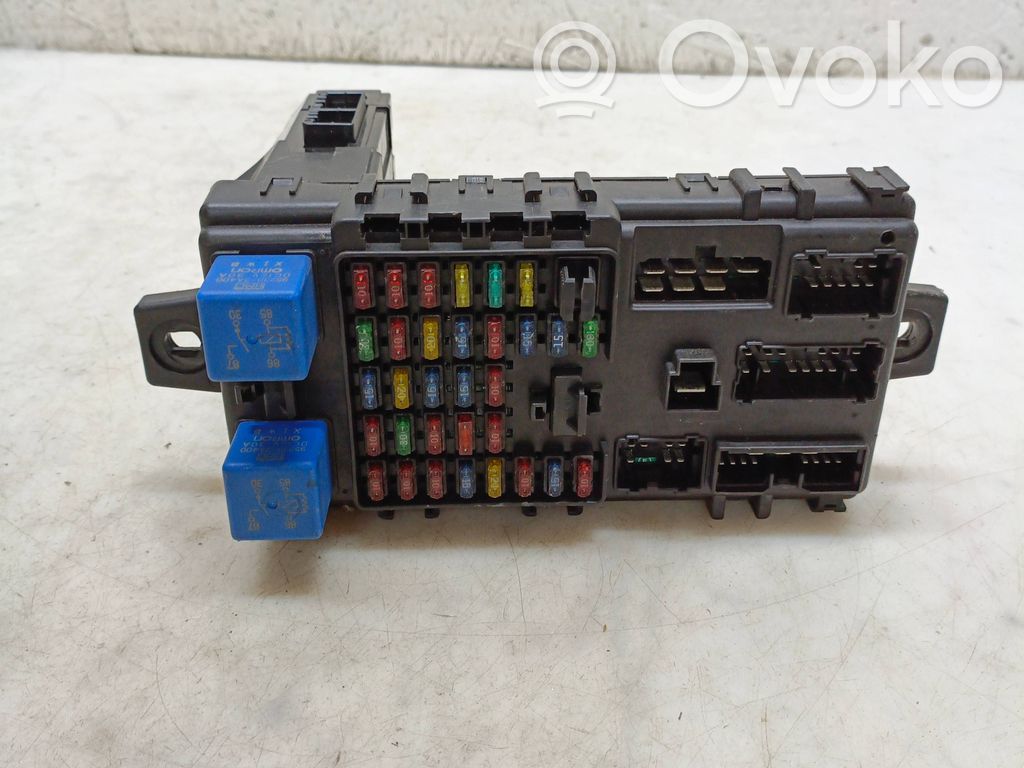 Hyundai Trajet Fuse module 