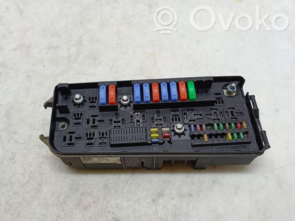 Opel Signum Fuse module 