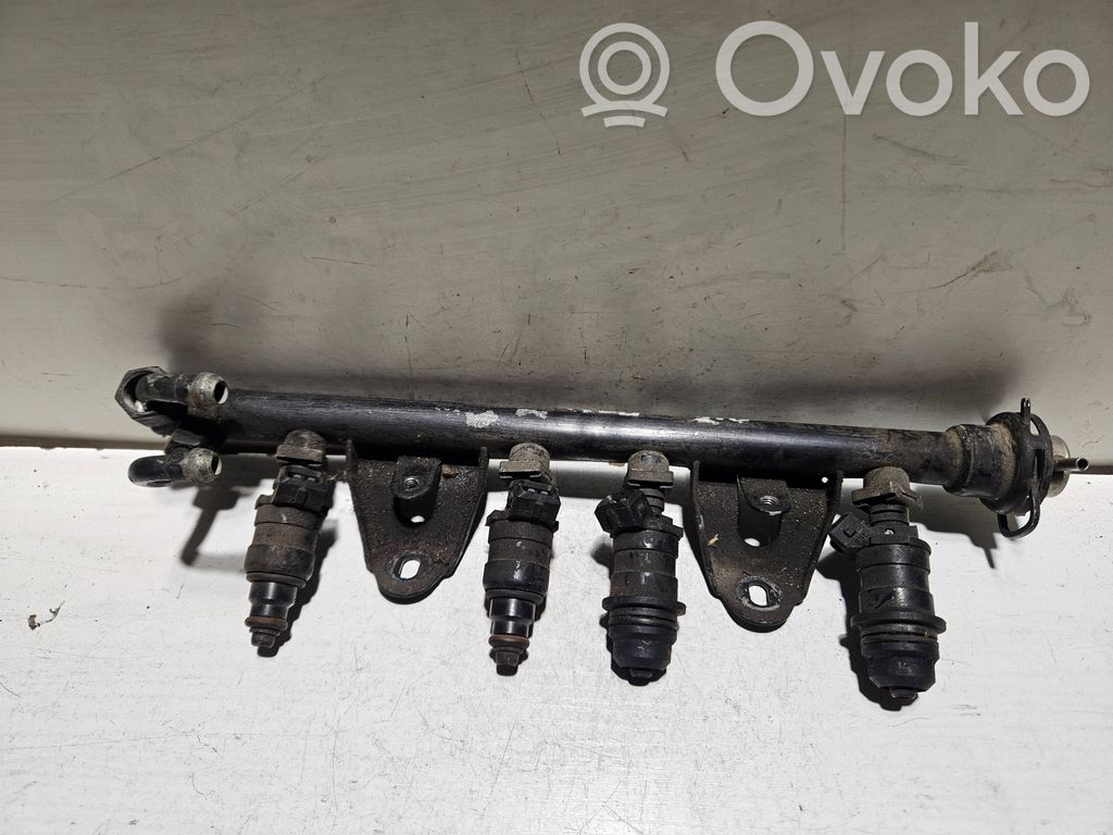 Volkswagen PASSAT B4 Listwa wtryskowa 