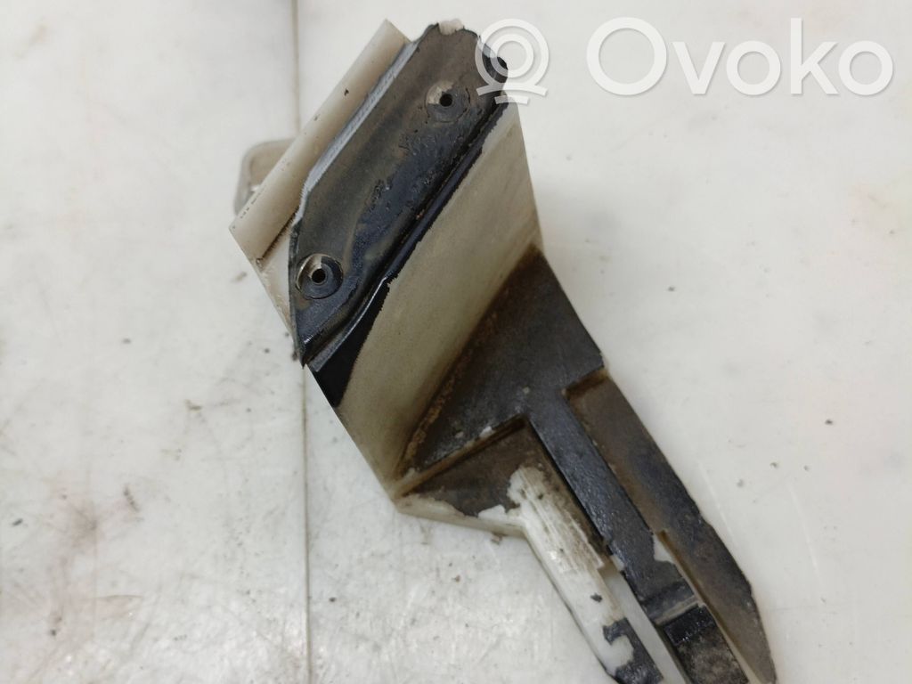 Mitsubishi Lancer VIII Front bumper mounting bracket 