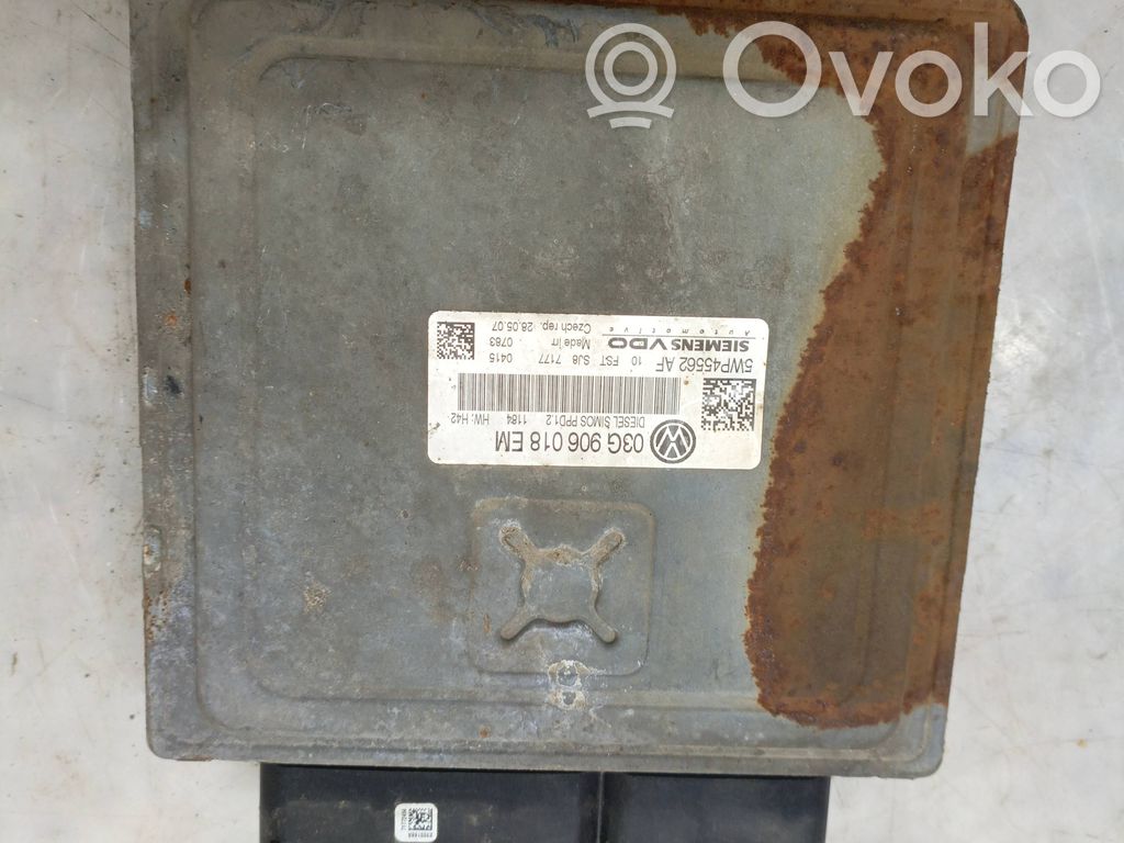 Volkswagen PASSAT B6 Engine control unit/module 