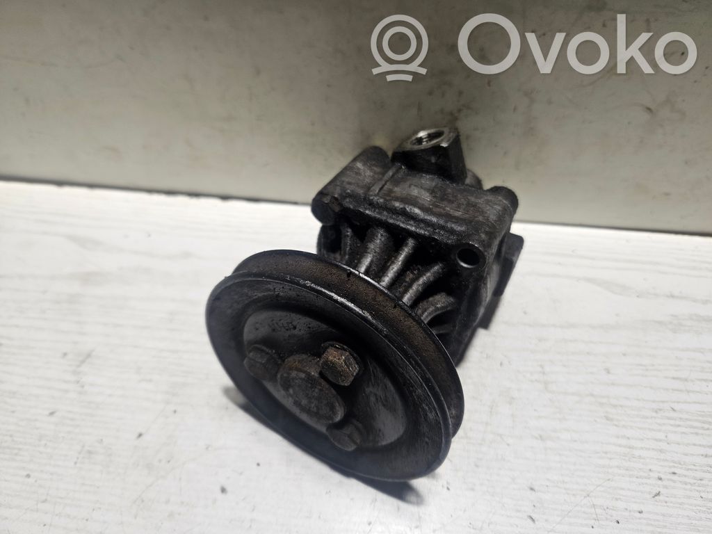 BMW 5 E34 Ohjaustehostimen pumppu 