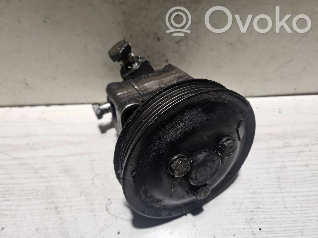 Opel Omega B1 Power steering pump 