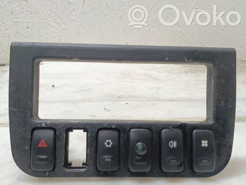 Peugeot 406 Hazard light switch 