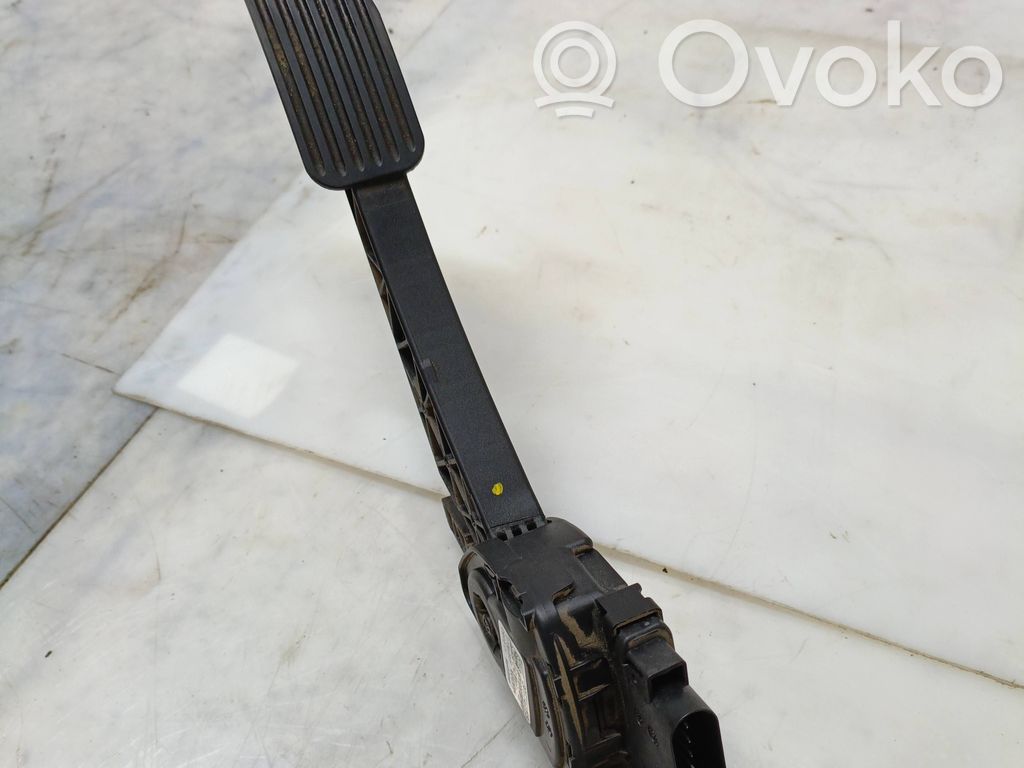 Volvo V70 Akceleratoriaus pedalas 
