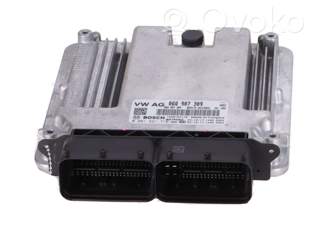 Volkswagen Golf VIII Engine control unit/module 