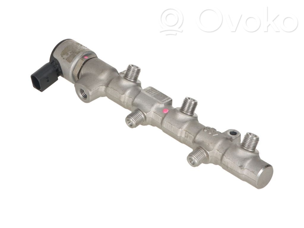Volkswagen Touareg III Fuel injector supply line/pipe 