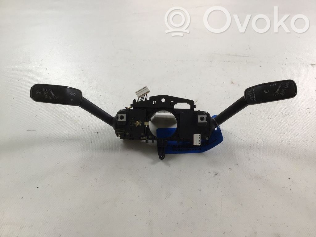 Volkswagen Golf VII Interruptor/palanca de limpiador de luz de giro 