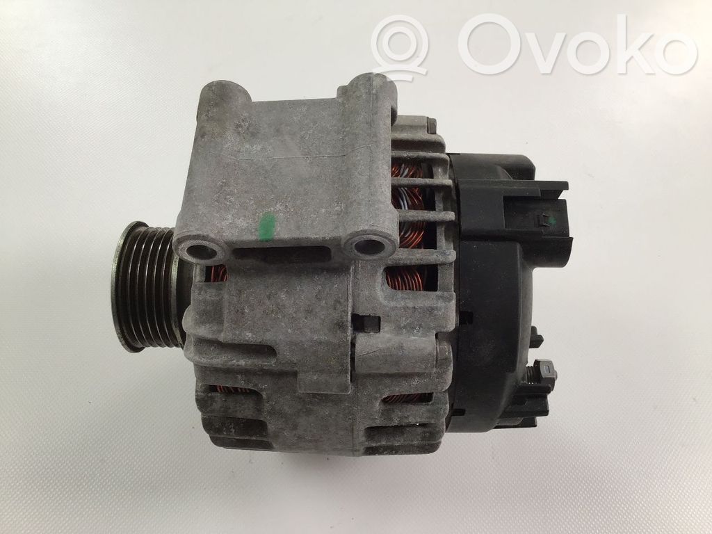 Volkswagen PASSAT B7 Alternador 