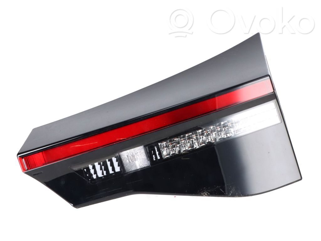 Toyota Yaris Cross Lampy tylnej klapy bagażnika 