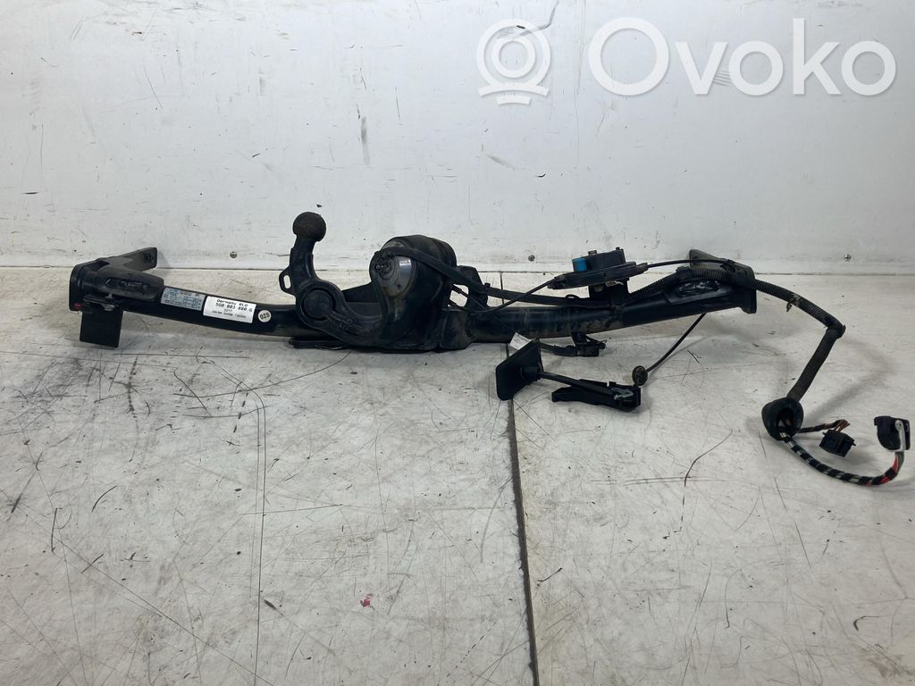 Volkswagen Golf VII Hak holowniczy / Komplet 