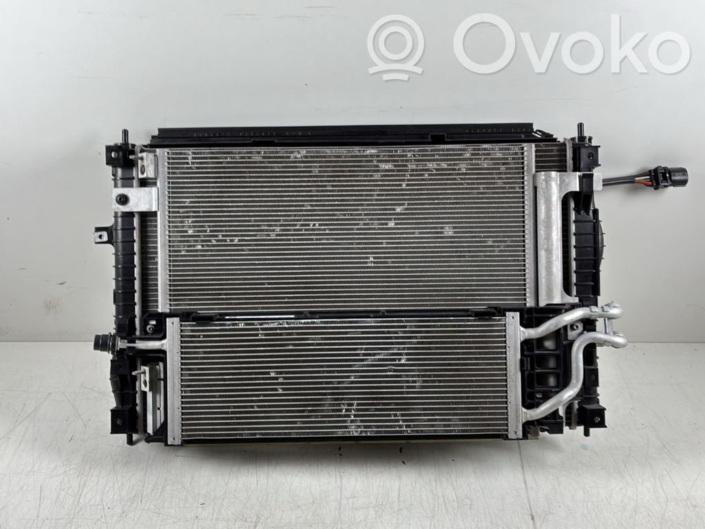 Opel Vivaro Комплект радиатора 