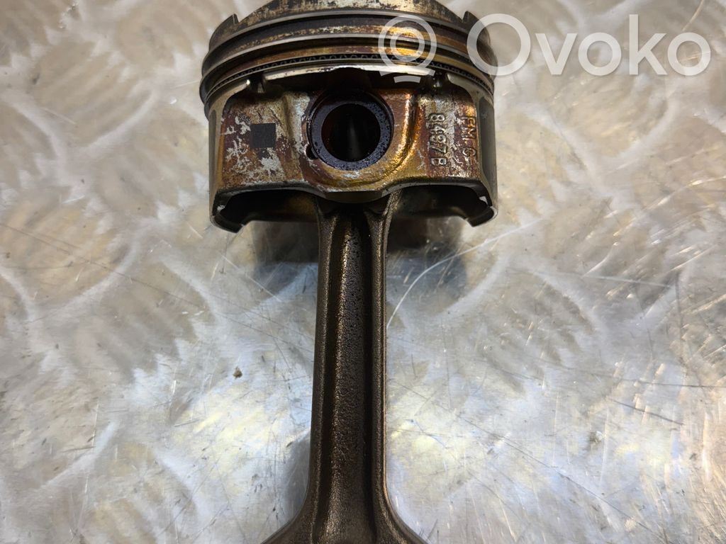 Piston with connecting rod   8497B