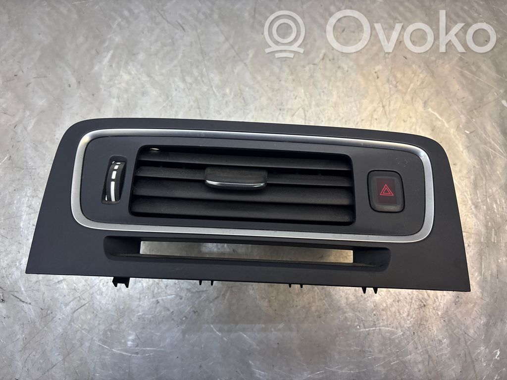 Volvo V60 Centrinės oro grotelės 