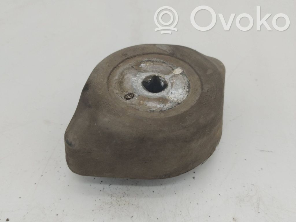Audi A4 S4 B5 8D Engine mount bracket 