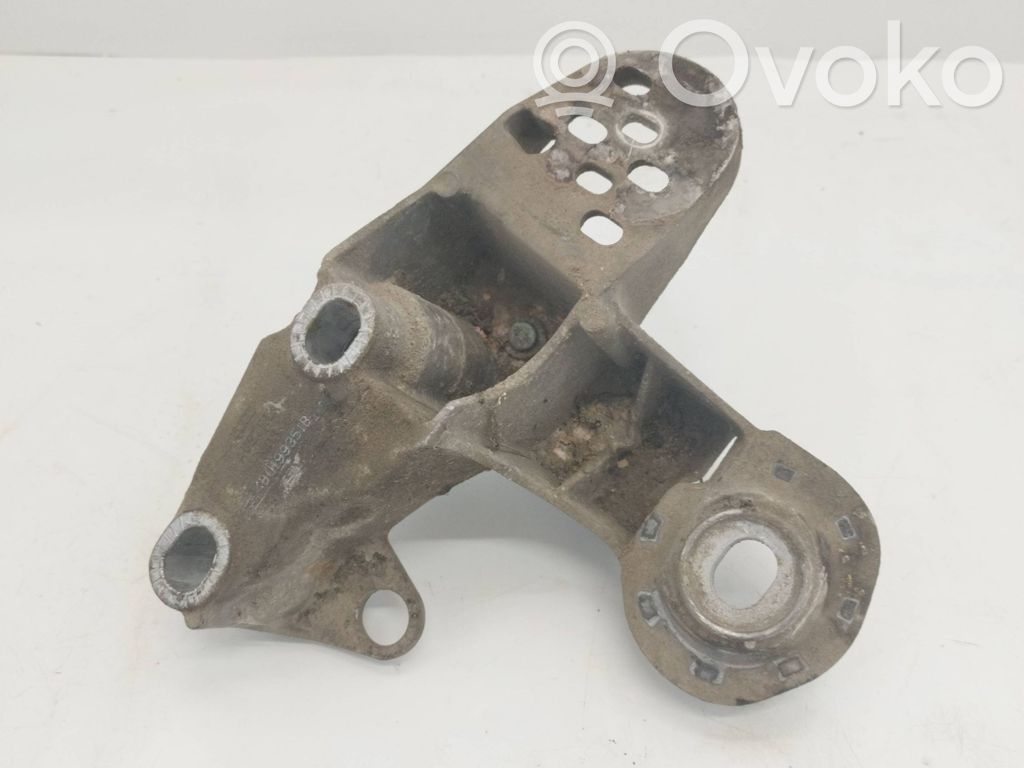 Audi A4 S4 B5 8D Engine mounting bracket 