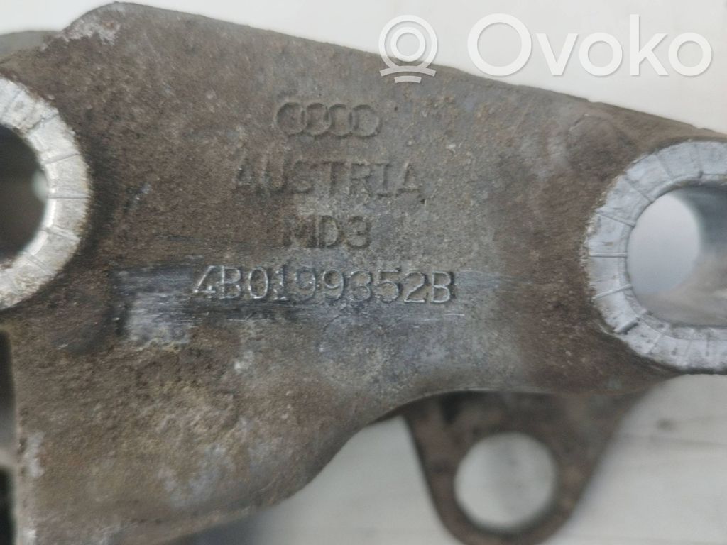 Audi A4 S4 B5 8D Engine mounting bracket 