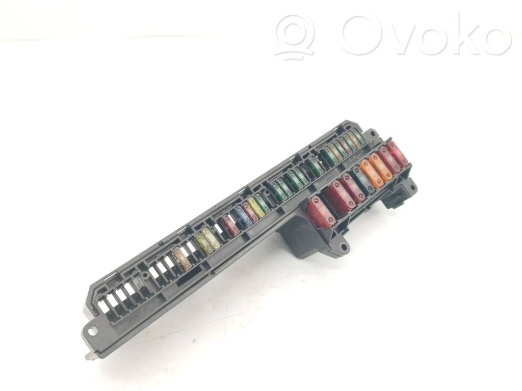 BMW 5 E60 E61 Saugiklių blokas 
