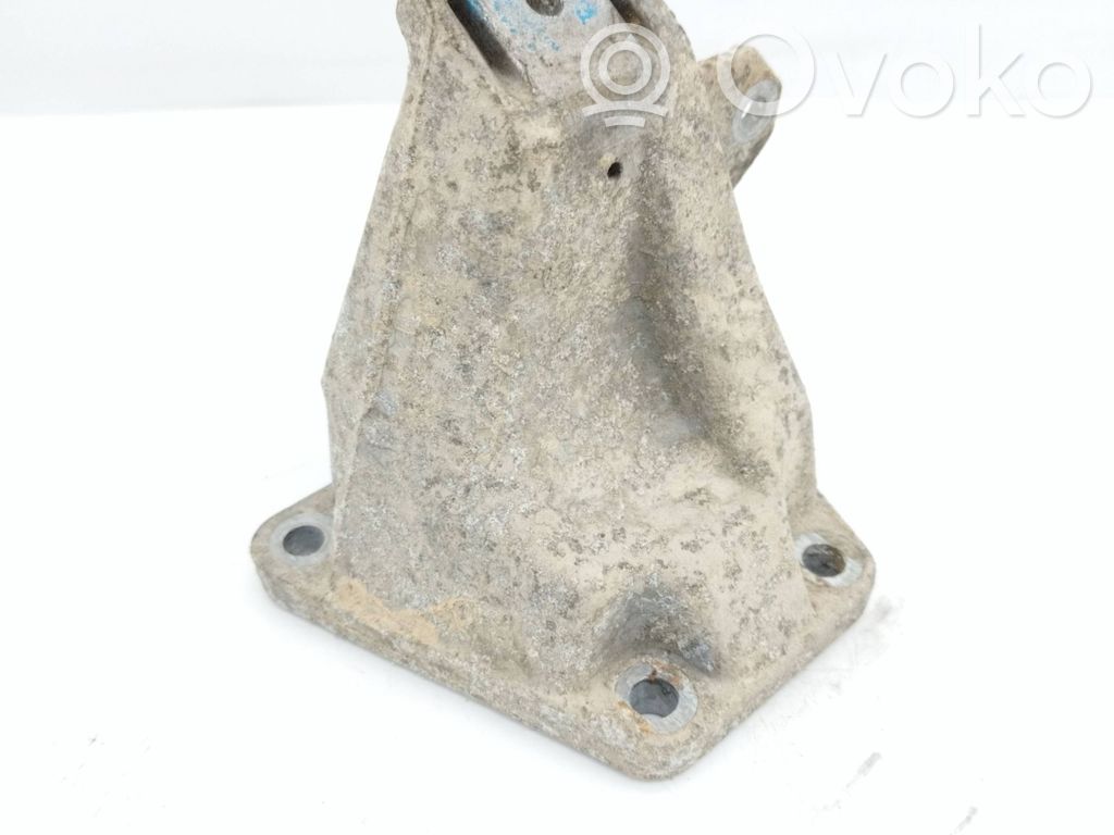 Audi A6 S6 C5 4B Engine mounting bracket 