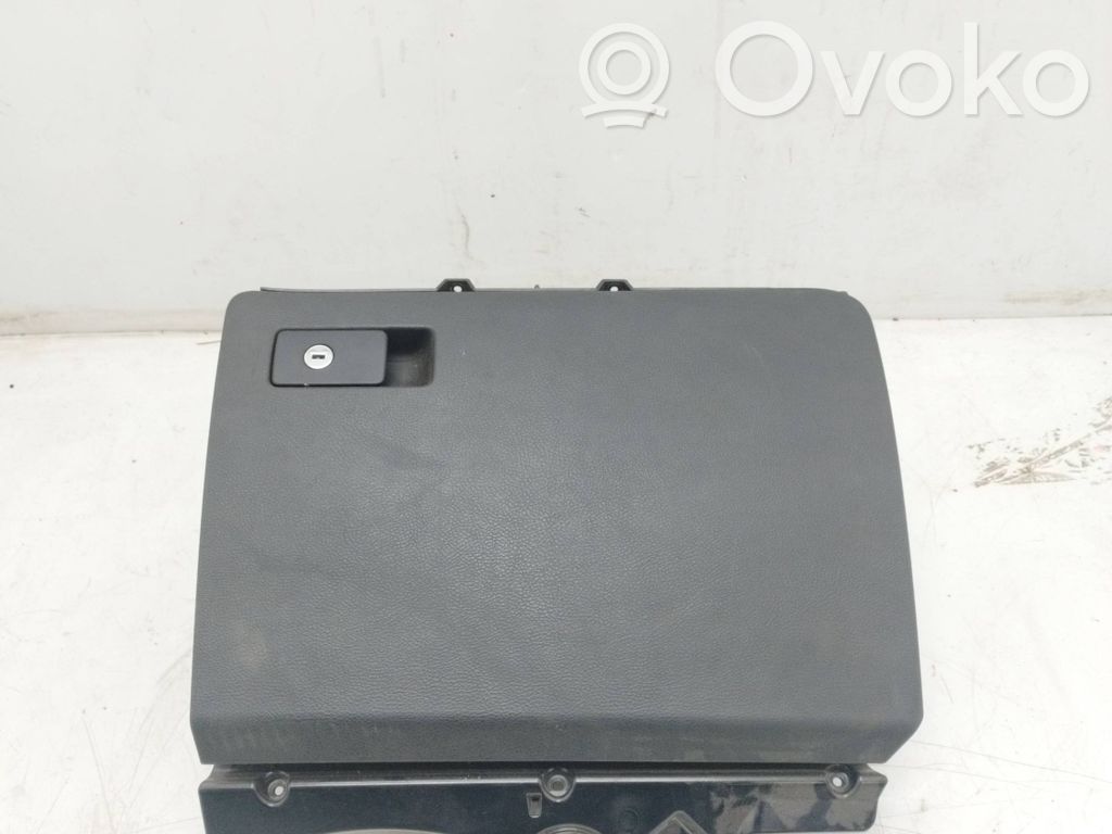 Volkswagen PASSAT B6 Juego guantera 
