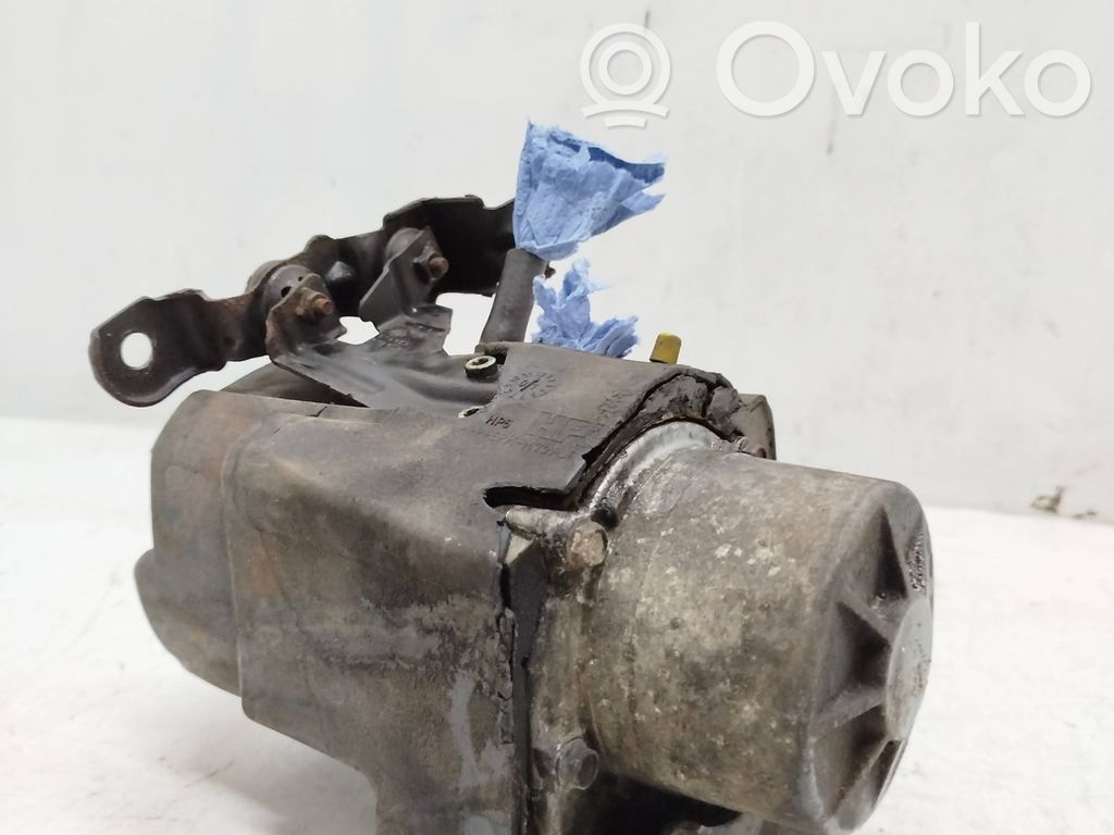 Volkswagen Polo Power steering pump 