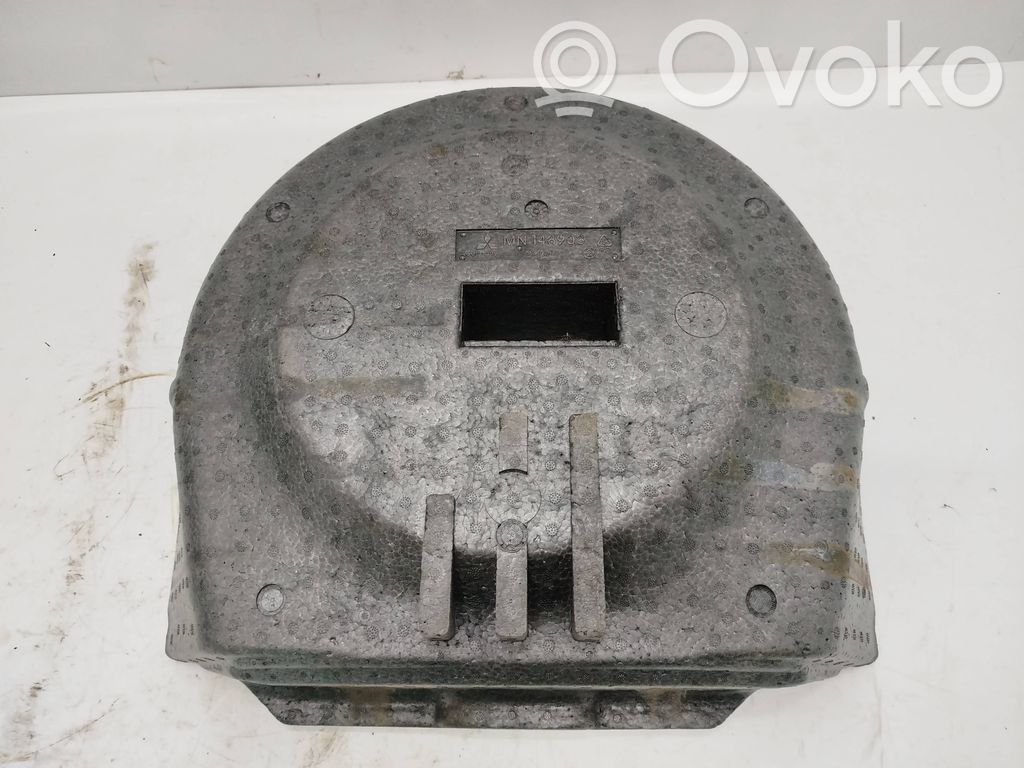 Mitsubishi Colt Vararenkaan osion verhoilu 