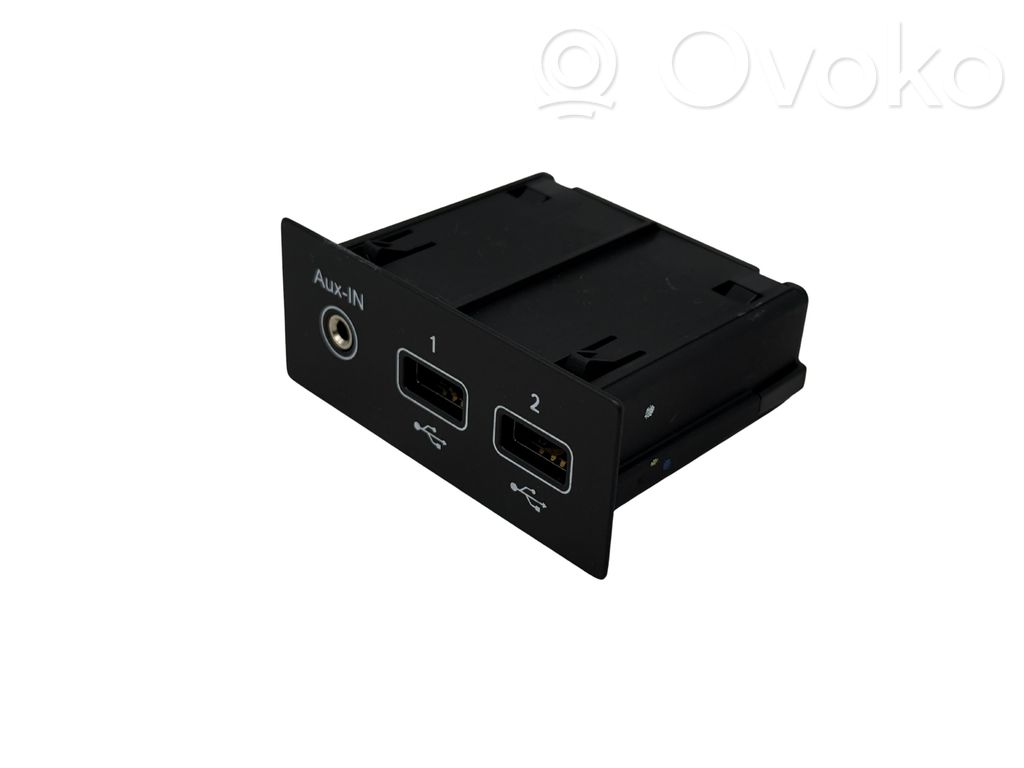 Renault Clio V Gniazdo / Złącze USB 