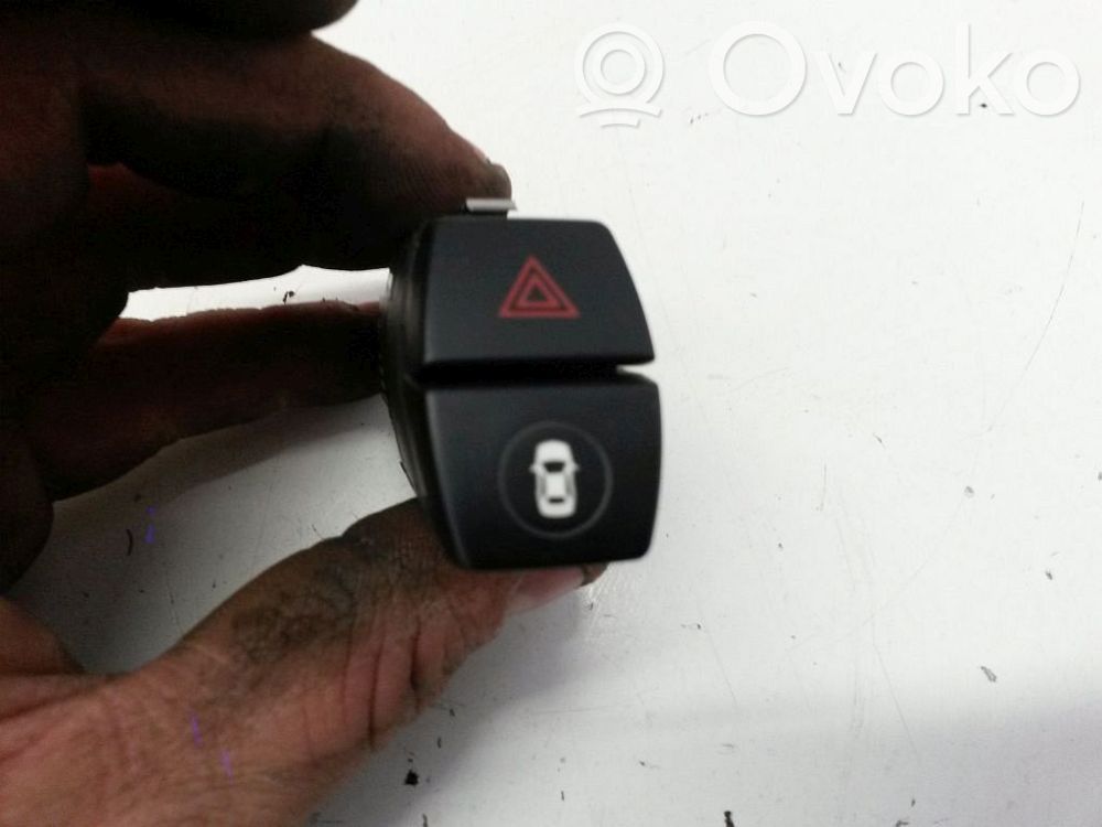 BMW 2 F45 Botón interruptor de luz de peligro 