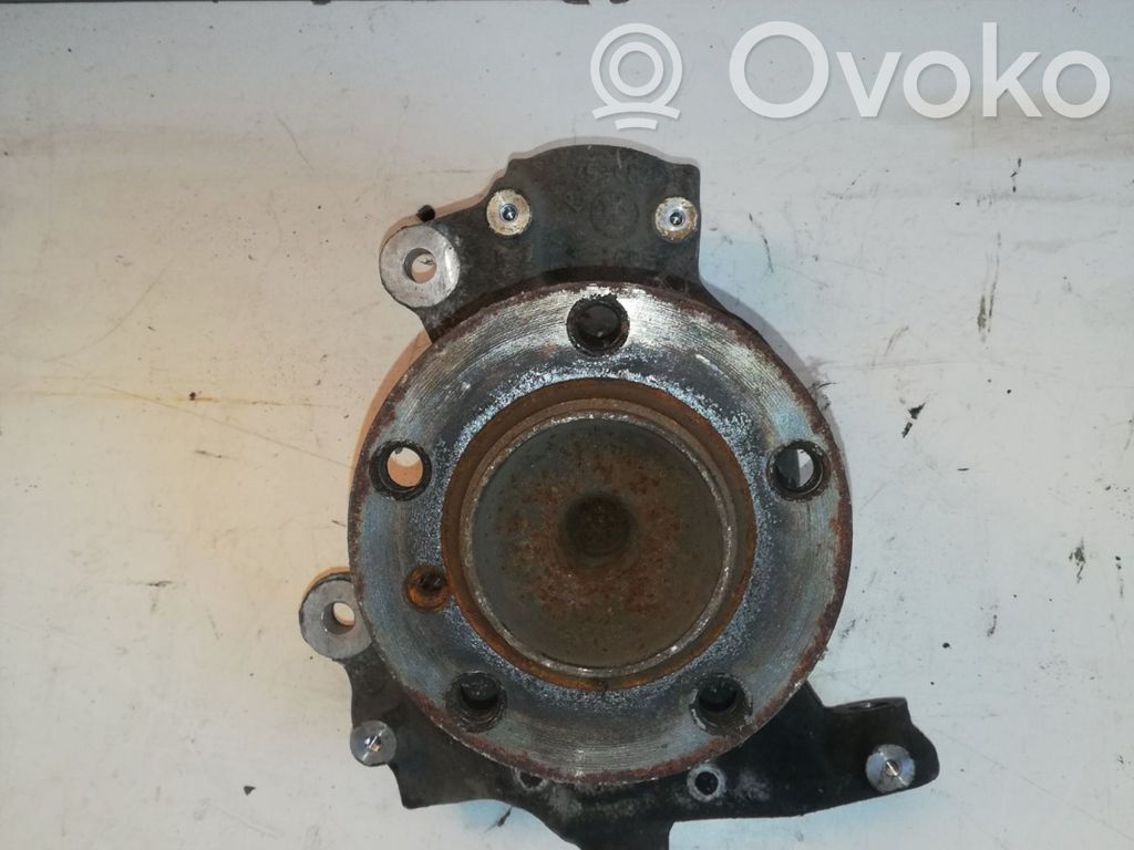 Front wheel hub